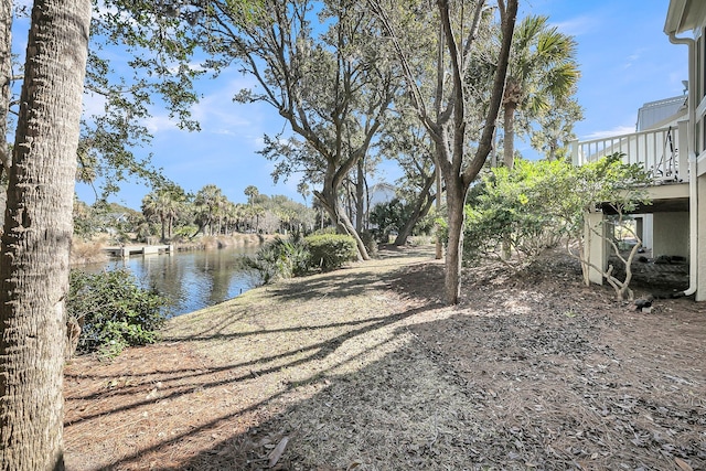 view of yard featuring a water view