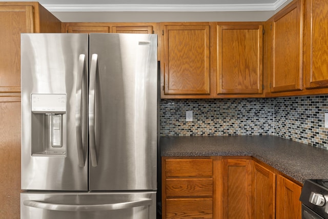 kitchen featuring dark countertops, decorative backsplash, electric range oven, and stainless steel fridge with ice dispenser