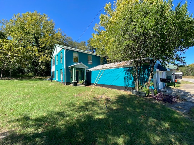 back of house featuring a lawn