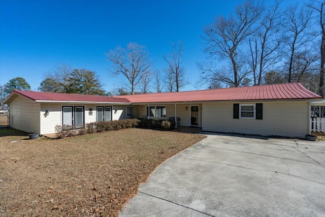 ranch-style home with a front yard