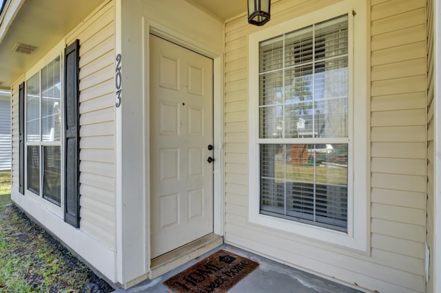 entrance to property with visible vents and covered porch