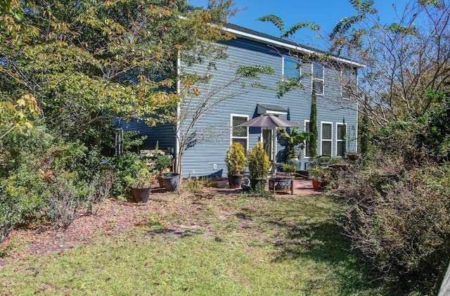 3306 Hartwell St, Johns Island, SC 29455 - back of property with a yard