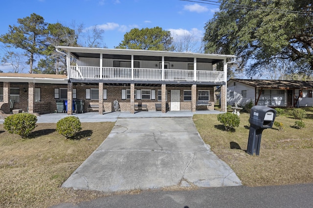 view of front facade featuring a front yard and a balcony