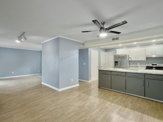 10 Stallion Ct, Charleston, SC 29407 - kitchen with electric range oven, stainless steel refrigerator with ice dispenser, a ceiling fan, under cabinet range hood, and white cabinets