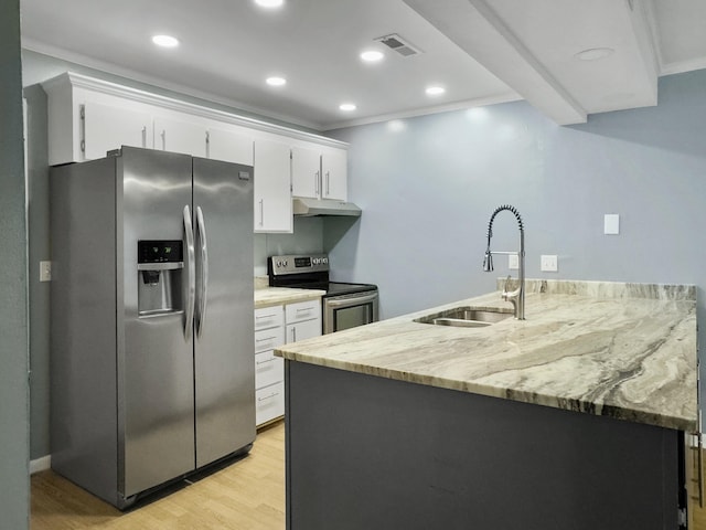 10 Stallion Ct, Charleston, SC 29407 - kitchen with appliances with stainless steel finishes, under cabinet range hood, a peninsula, light wood-style flooring, and white cabinetry