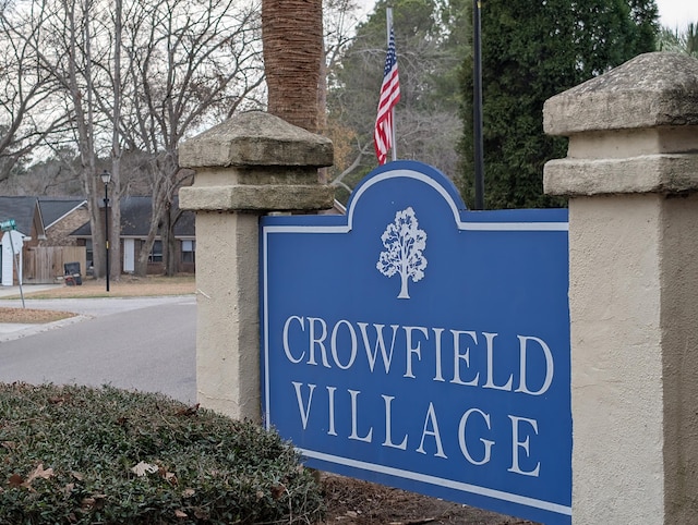 view of community / neighborhood sign