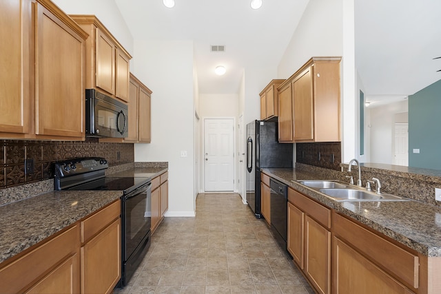 kitchen featuring baseboards, visible vents, a sink, black appliances, and backsplash