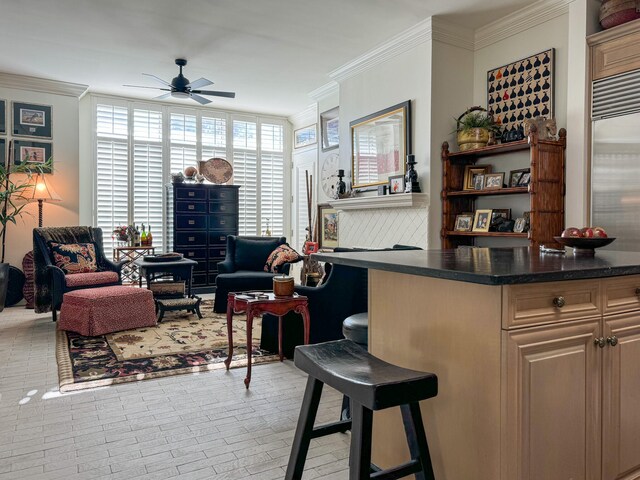 bar with decorative backsplash, ceiling fan, and crown molding