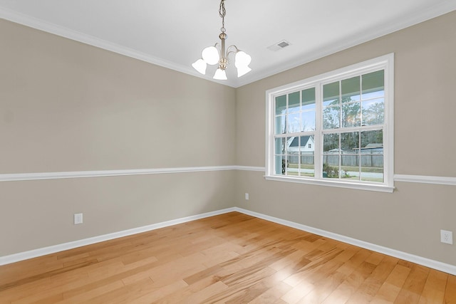 unfurnished room featuring light wood finished floors, an inviting chandelier, visible vents, and baseboards