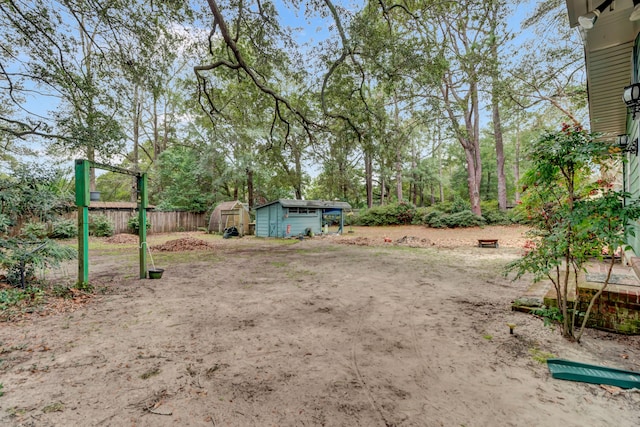 view of yard featuring a storage unit