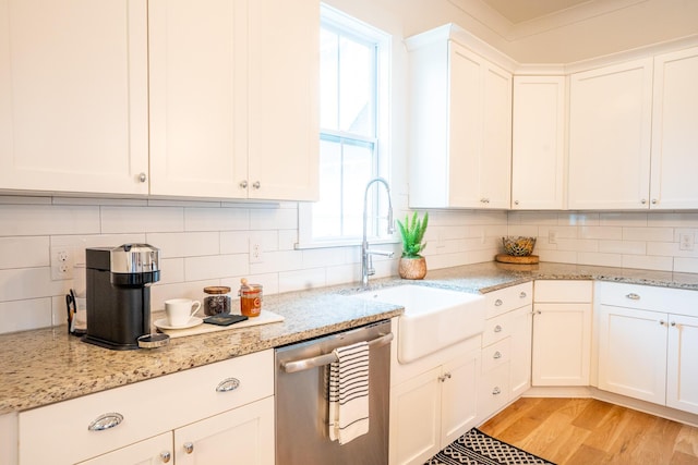 3707 Gambrill Ln, Mount Pleasant, SC 29466 - kitchen with dishwasher, a sink, backsplash, white cabinetry, and light wood-style flooring