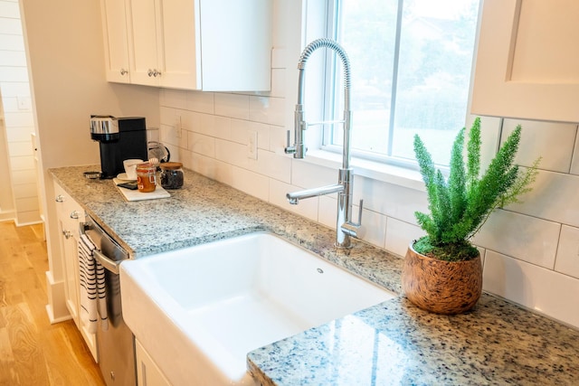 3707 Gambrill Ln, Mount Pleasant, SC 29466 - kitchen featuring a sink, backsplash, light wood-style flooring, white cabinets, and light stone countertops