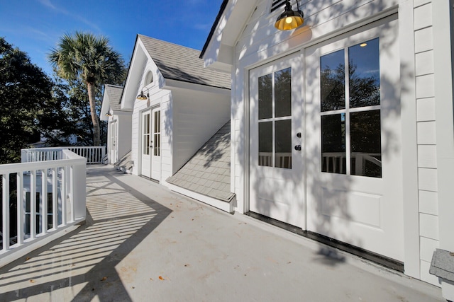 property entrance featuring a wooden deck