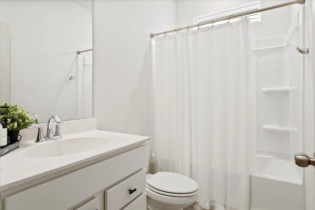 full bathroom featuring toilet, vanity, and shower / tub combo with curtain