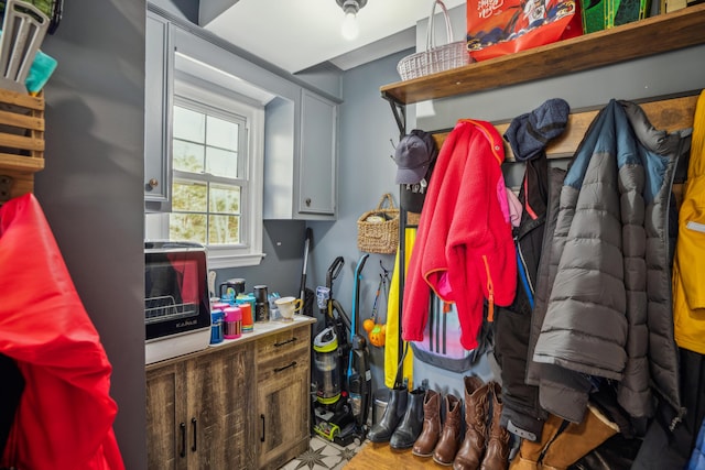 630 Cain Dr, Mount Pleasant, SC 29464 - view of mudroom
