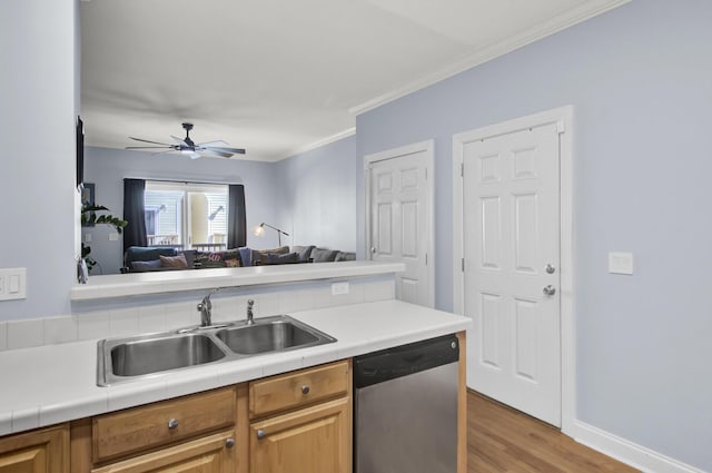 kitchen with sink, light hardwood / wood-style flooring, stainless steel dishwasher, ornamental molding, and ceiling fan