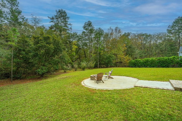 view of yard with a fire pit