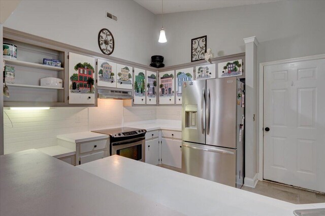 kitchen featuring lofted ceiling, hanging light fixtures, stainless steel appliances, decorative backsplash, and kitchen peninsula