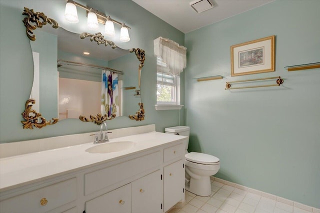 bathroom with a shower with curtain, vanity, and toilet