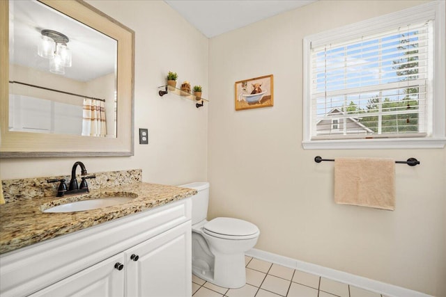 full bathroom featuring tile patterned flooring, toilet, vanity, baseboards, and a shower with curtain