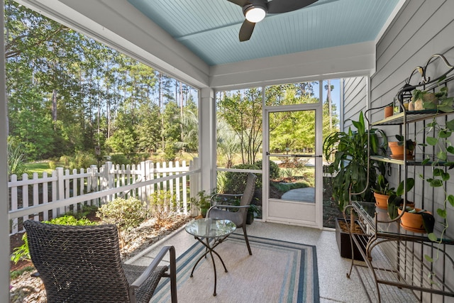 sunroom featuring ceiling fan