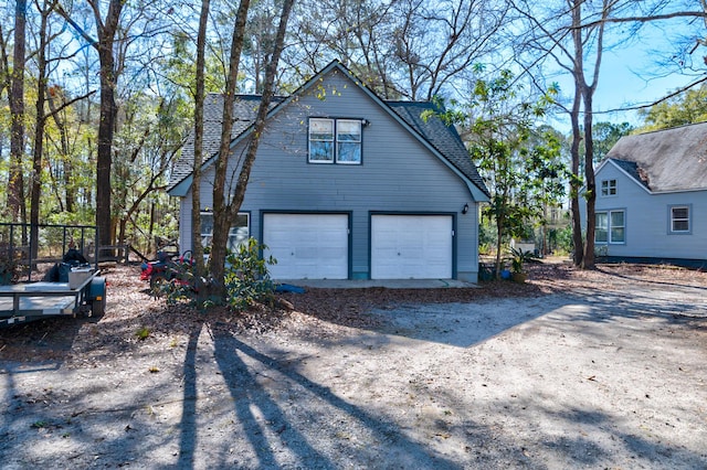 garage featuring dirt driveway