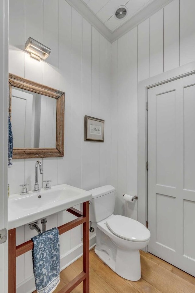 222 Haddrell St, Mount Pleasant, SC 29464 - bathroom featuring toilet, wood finished floors, and crown molding