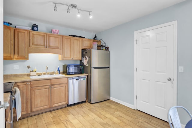 4662 Nibbs Ln, North Charleston, SC 29418 - kitchen with appliances with stainless steel finishes, a sink, light countertops, and light wood-type flooring