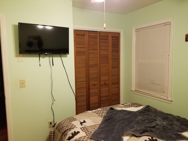 bedroom featuring a closet