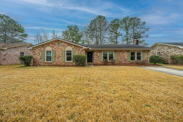 ranch-style house with a front yard