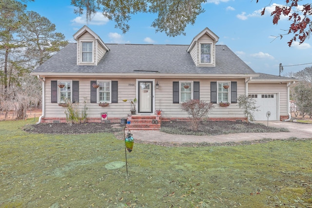 cape cod-style house with roof with shingles, crawl space, an attached garage, and a front yard