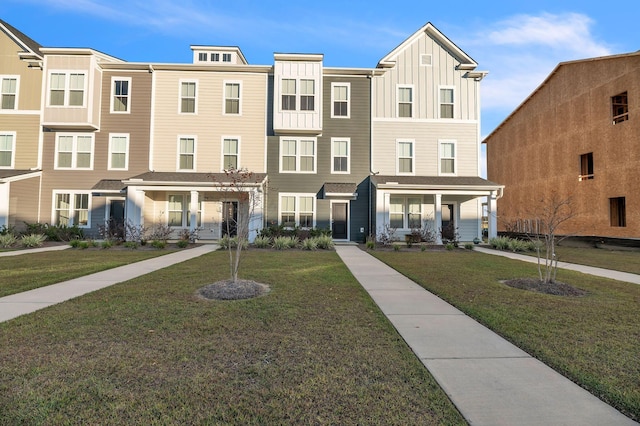 view of front of home featuring a front lawn