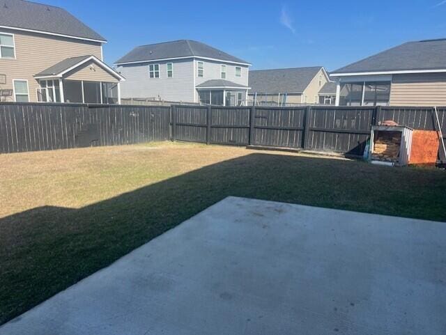 view of yard featuring a patio