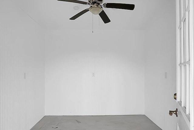 empty room featuring ceiling fan and concrete flooring