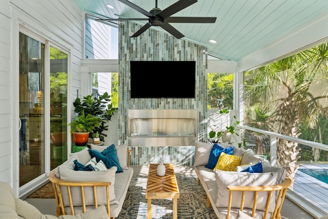 sunroom / solarium featuring a ceiling fan and outdoor lounge area