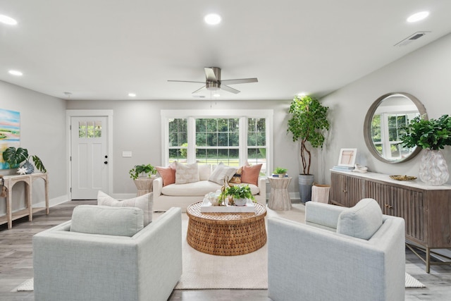 living area featuring recessed lighting, visible vents, light wood-style flooring, ceiling fan, and baseboards