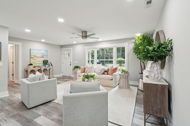 living area featuring recessed lighting, baseboards, visible vents, and light wood finished floors