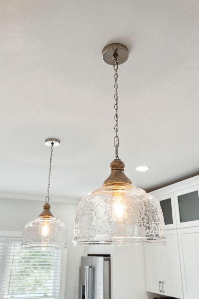 details featuring crown molding