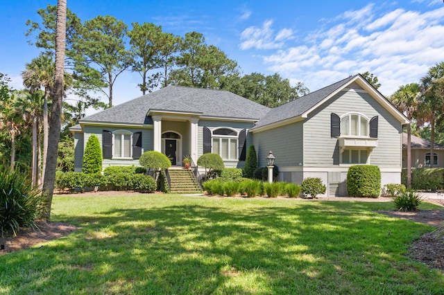 view of front of home featuring a front lawn