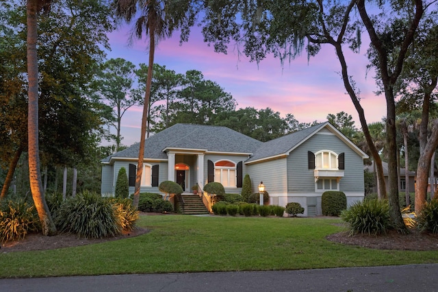 view of front of house featuring a lawn