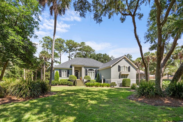 view of front facade with a front yard