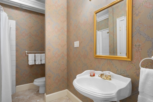 bathroom featuring toilet, a shower with curtain, sink, and tile patterned flooring