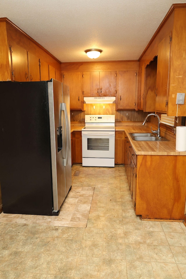 kitchen with a textured ceiling, sink, stainless steel fridge with ice dispenser, and electric range