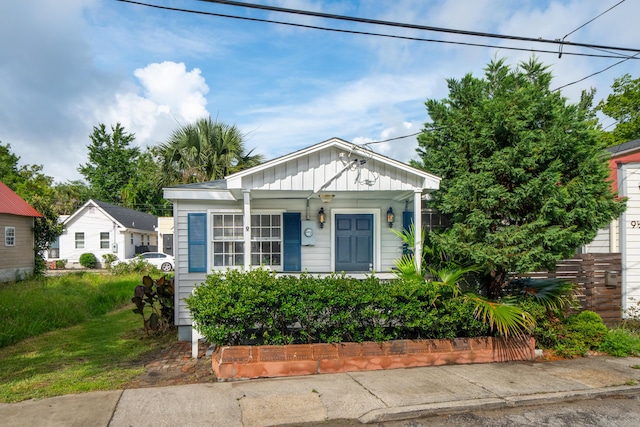 9 F St, Charleston, SC 29403 - bungalow-style house with board and batten siding and covered porch