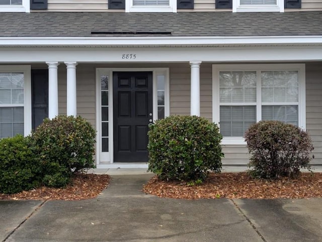 property entrance featuring a porch