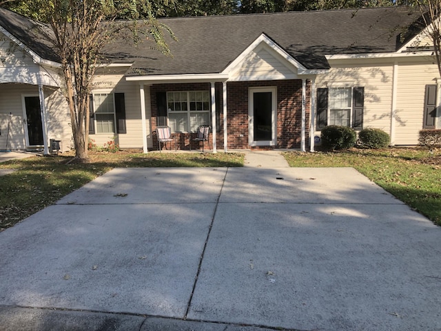 122 Stewart Pl, Summerville, SC 29485 - view of front of property featuring brick siding and a porch