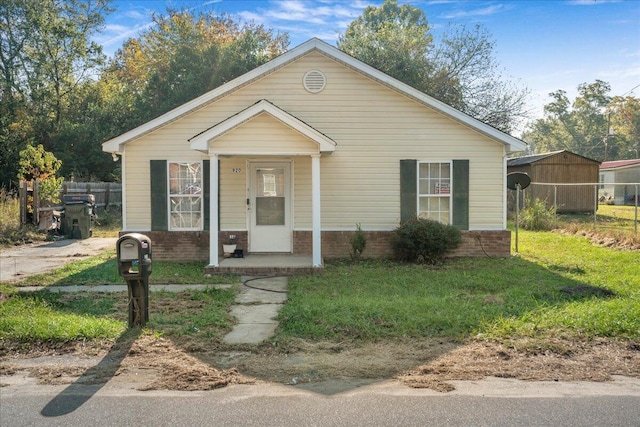 bungalow-style house featuring a front lawn