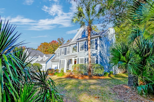 view of front facade featuring a front lawn