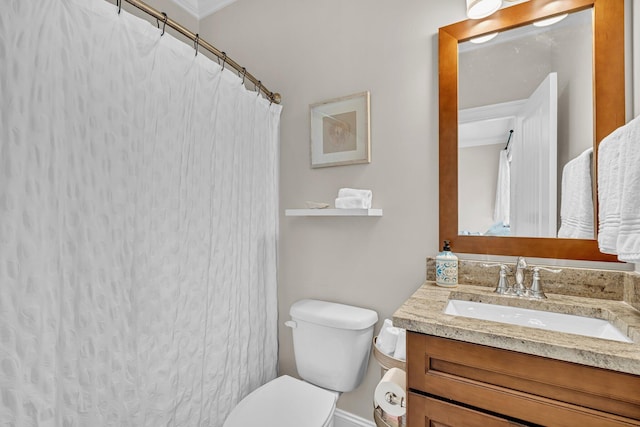 bathroom featuring a shower with curtain, vanity, and toilet