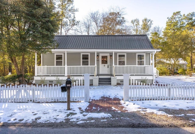 view of front of property featuring covered porch